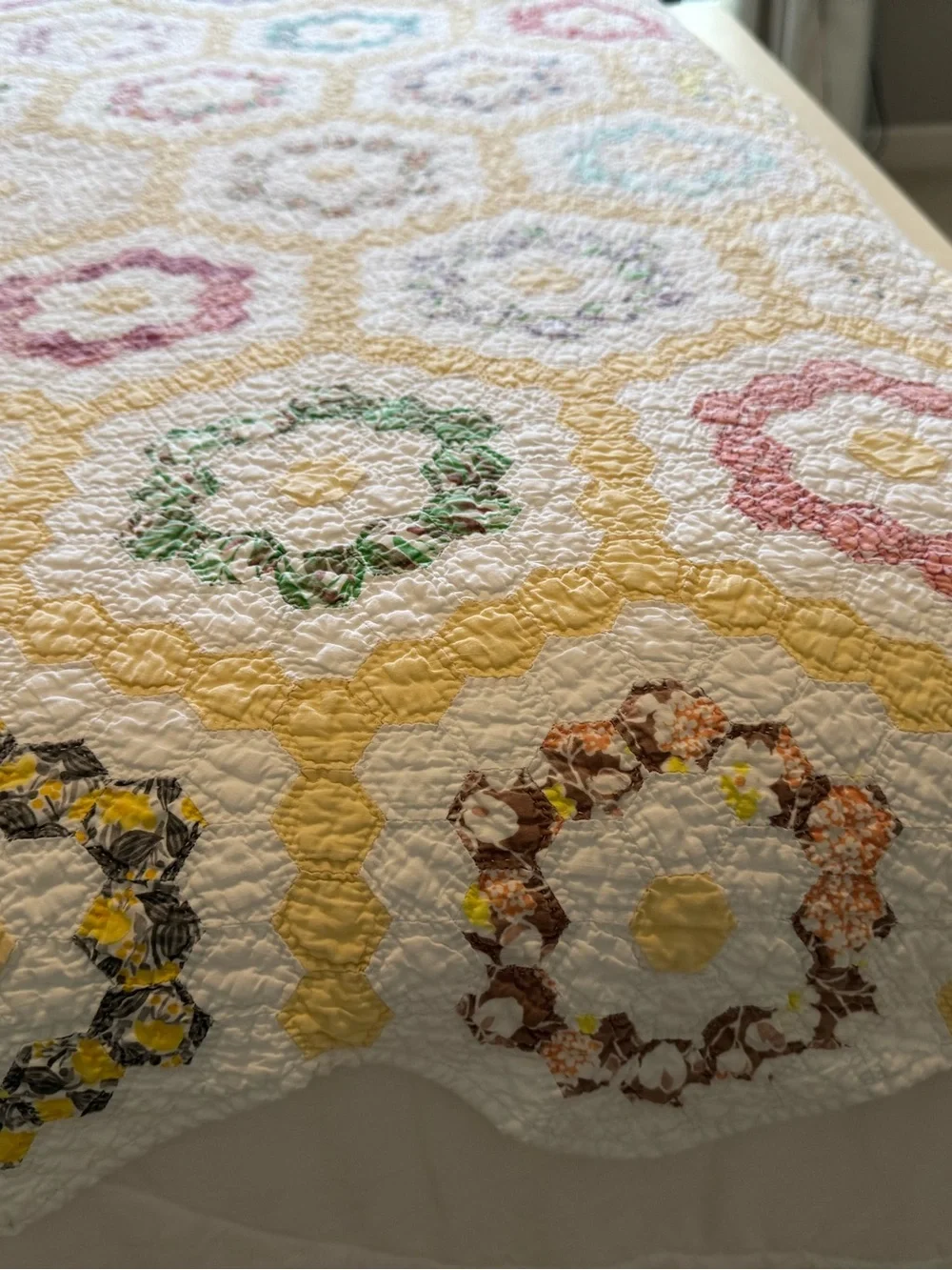 Antique 1930s Hand Stitched Grandmothers Flower Garden Quilt